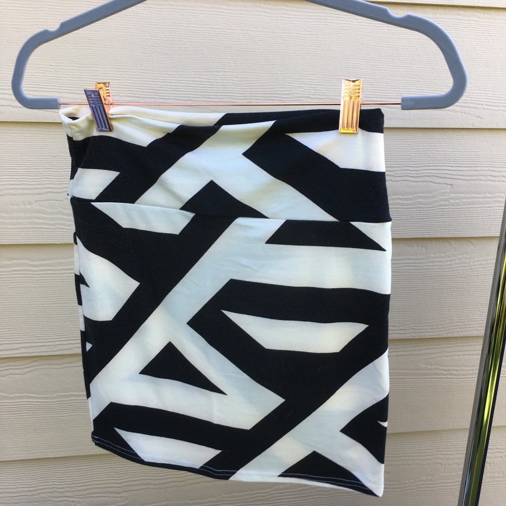 Geometric print mini skirt